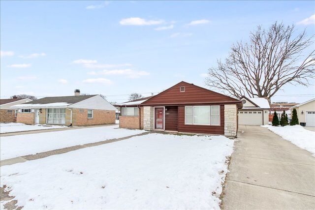 Property Photo:  1162 W Grant Drive  IL 60016 