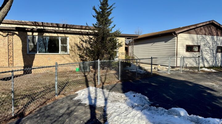 Property Photo:  304 E Hawthorne Drive 304  IL 60073 