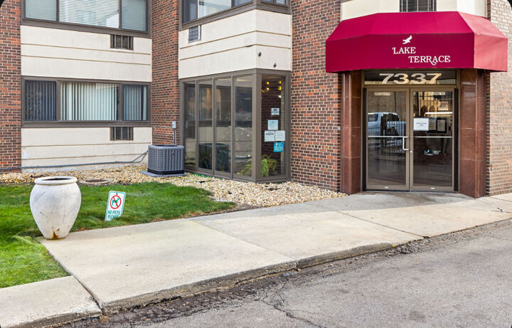 Property Photo: 7337 S South Shore Drive 326 IL 60649