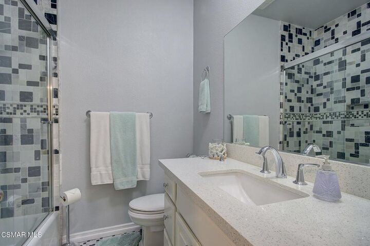Property Photo: 17522 Sherman Way 204 CA 91406