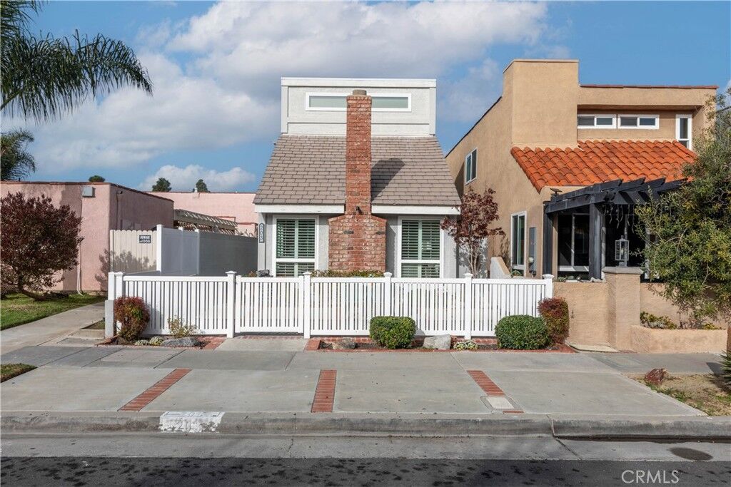 Property Photo:  203 Utica Avenue  CA 92648 