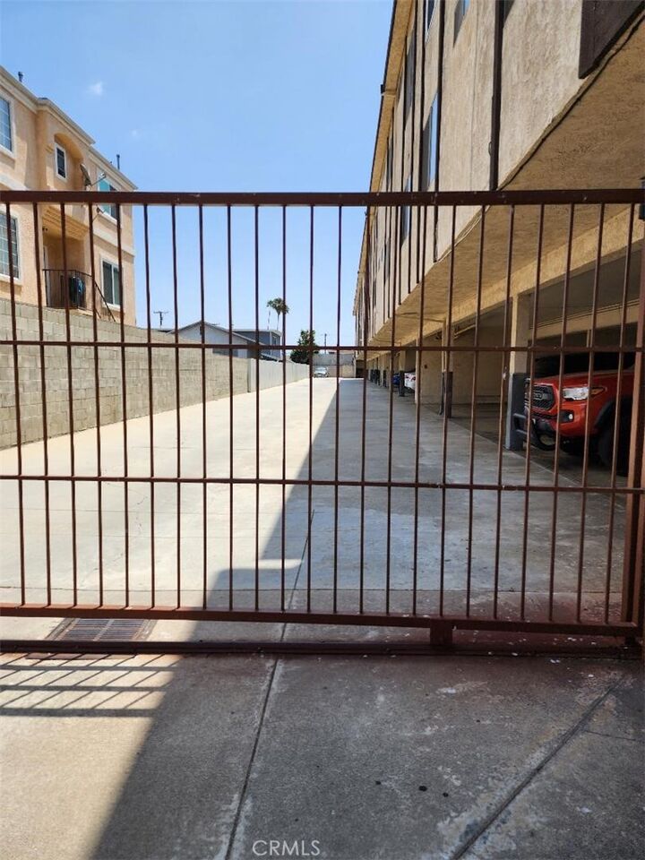 Property Photo:  15116 S Raymond Avenue 104  CA 90247 