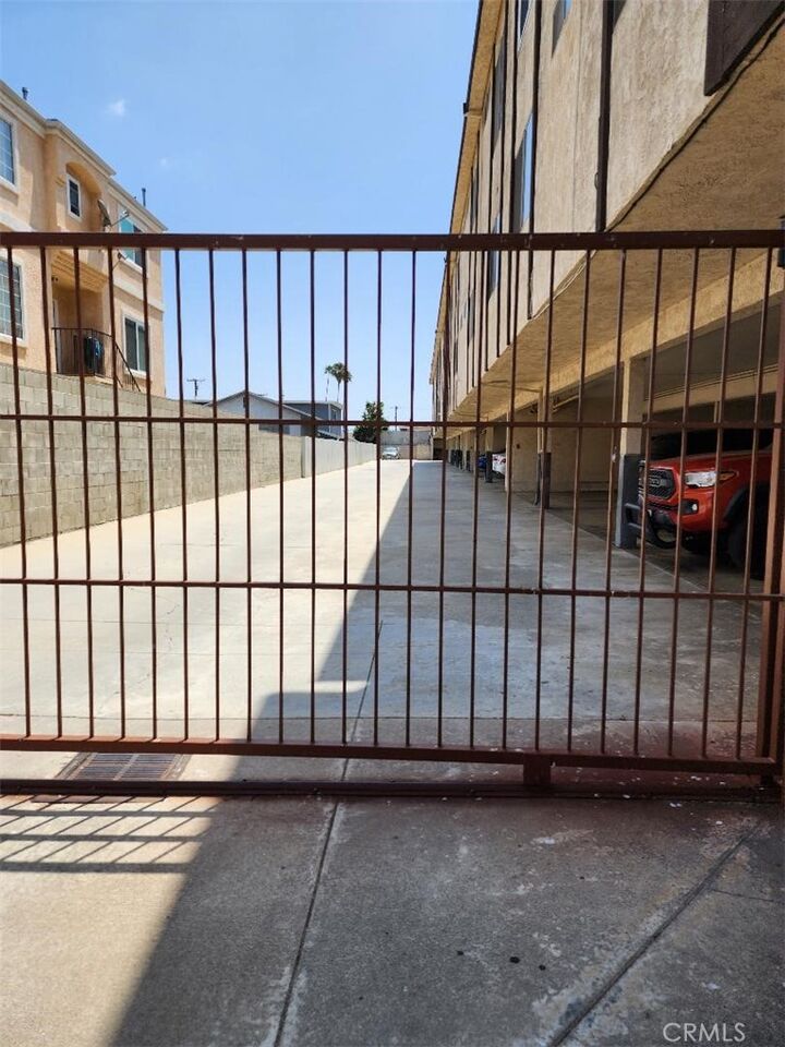 Property Photo:  15116 S Raymond Avenue 104  CA 90247 