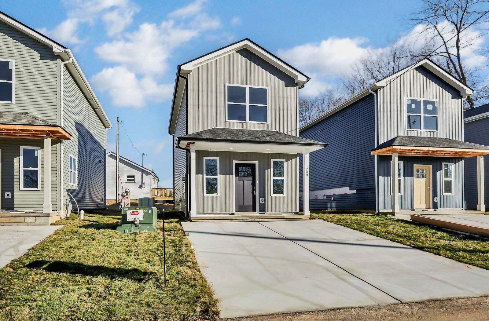 Property Photo:  209 Robert St  TN 37040 