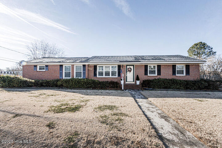Property Photo:  201 W Cross Street  NC 27856 