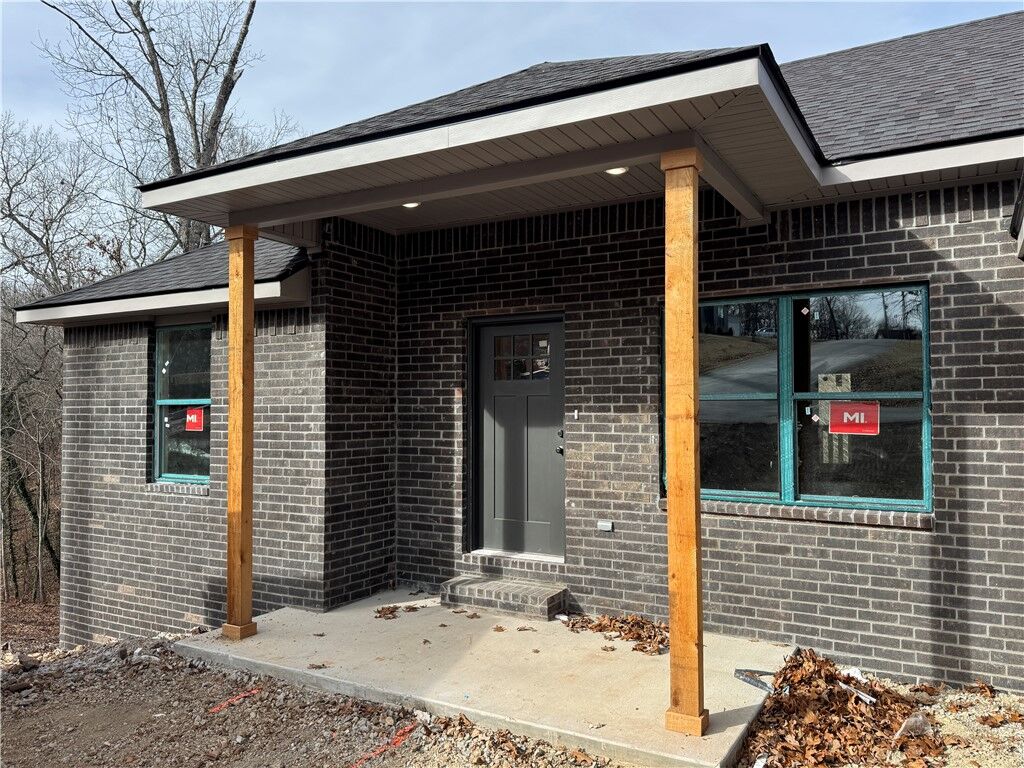 Property Photo:  9 Richmond Lane  AR 72714 