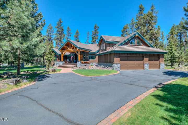 Property Photo:  56770 Nest Pine Drive  OR 97707 