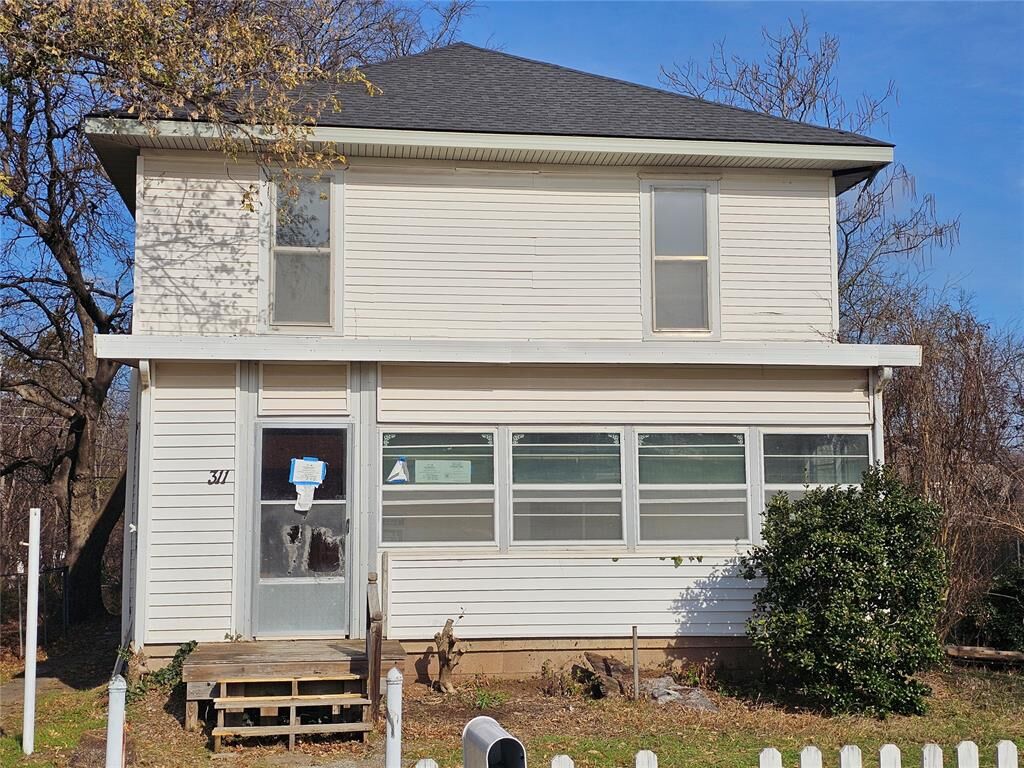 Property Photo:  311 E Jefferson Street  OK 74873 
