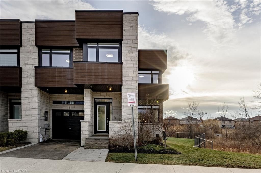 Property Photo:  35 Midhurst Heights 1  ON L8J 0K9 