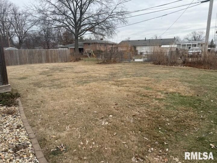 Property Photo:  2530 N Victoria Avenue  IL 61604 