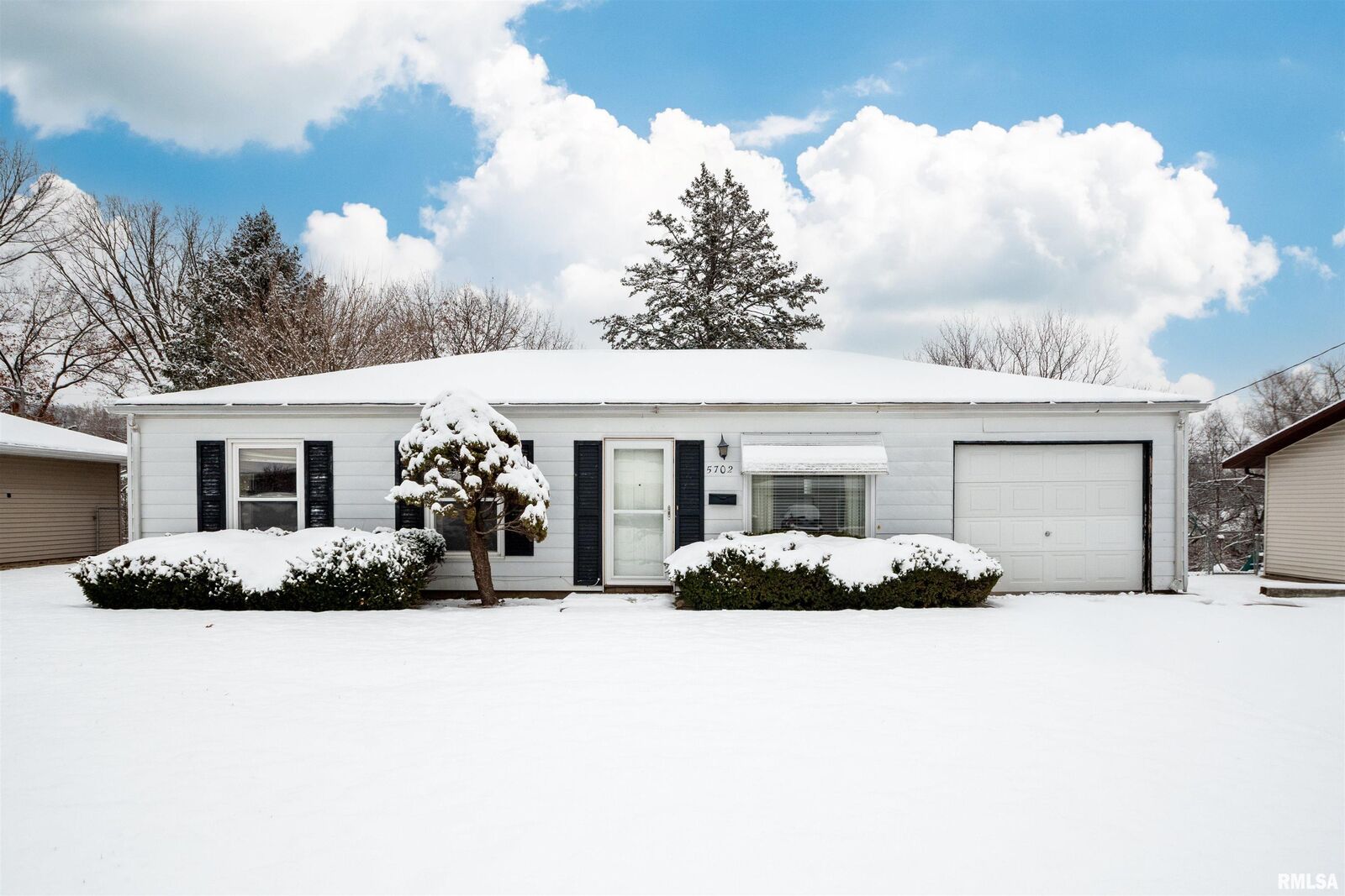 Property Photo:  5702 N Graceland Drive  IL 61614 