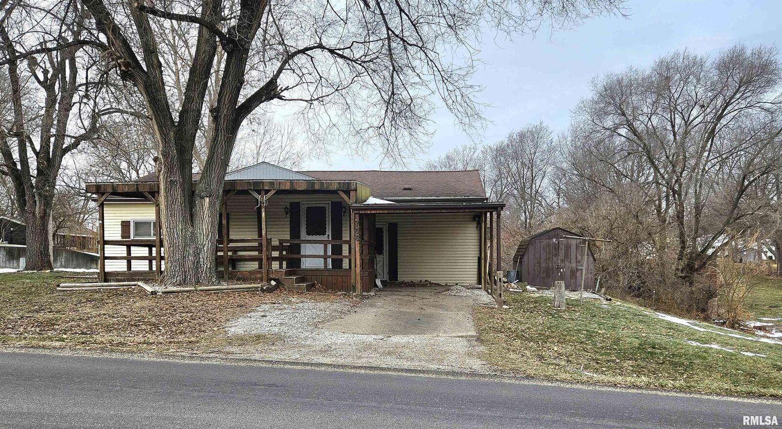 Property Photo: 706 N 11th Street IL 61520