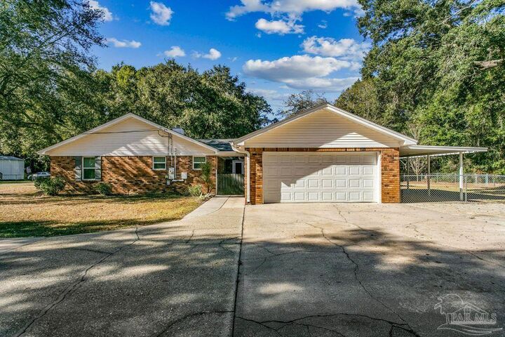 Property Photo: 3206 McLean Ave FL 32514