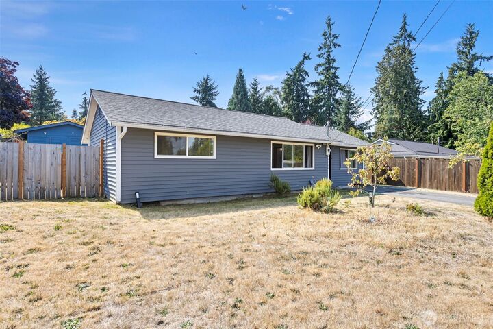 Property Photo: 6204 224 Street SW WA 98043