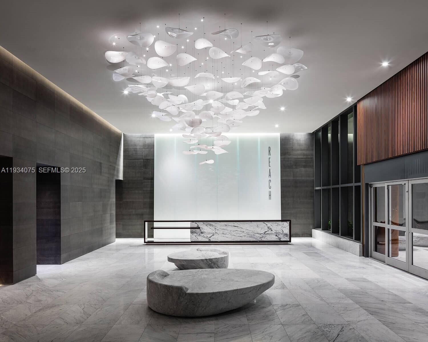 Property Photo:  68 SE 6th St 2006  FL 33131 