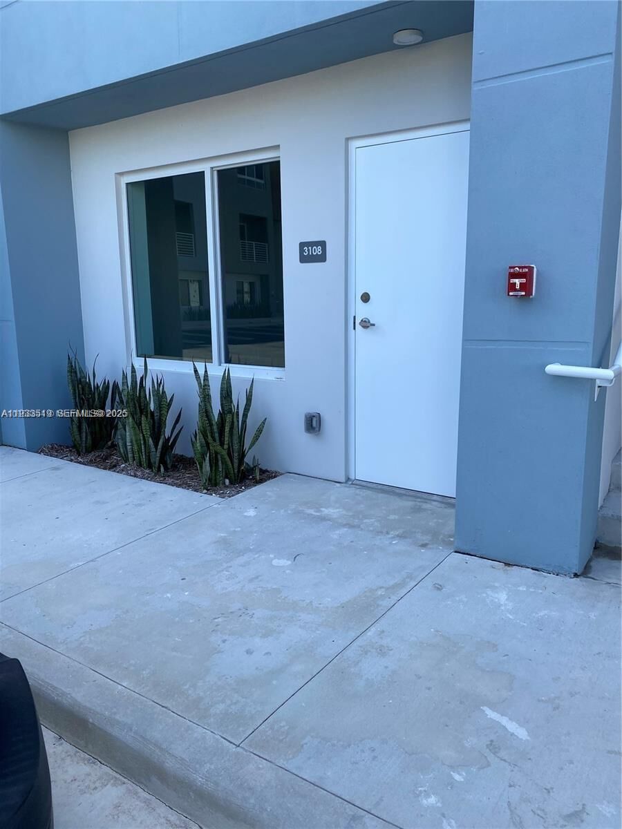 Property Photo:  2535 NE 193rd St 3108  FL 33180 