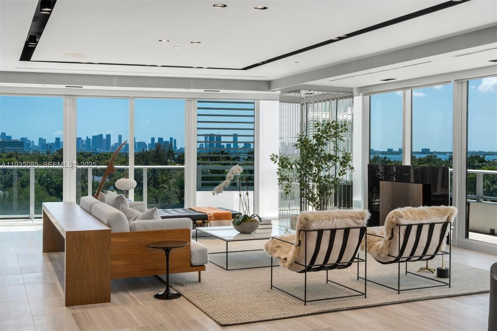 Property Photo: 4701 N Meridian Ave 512 FL 33140