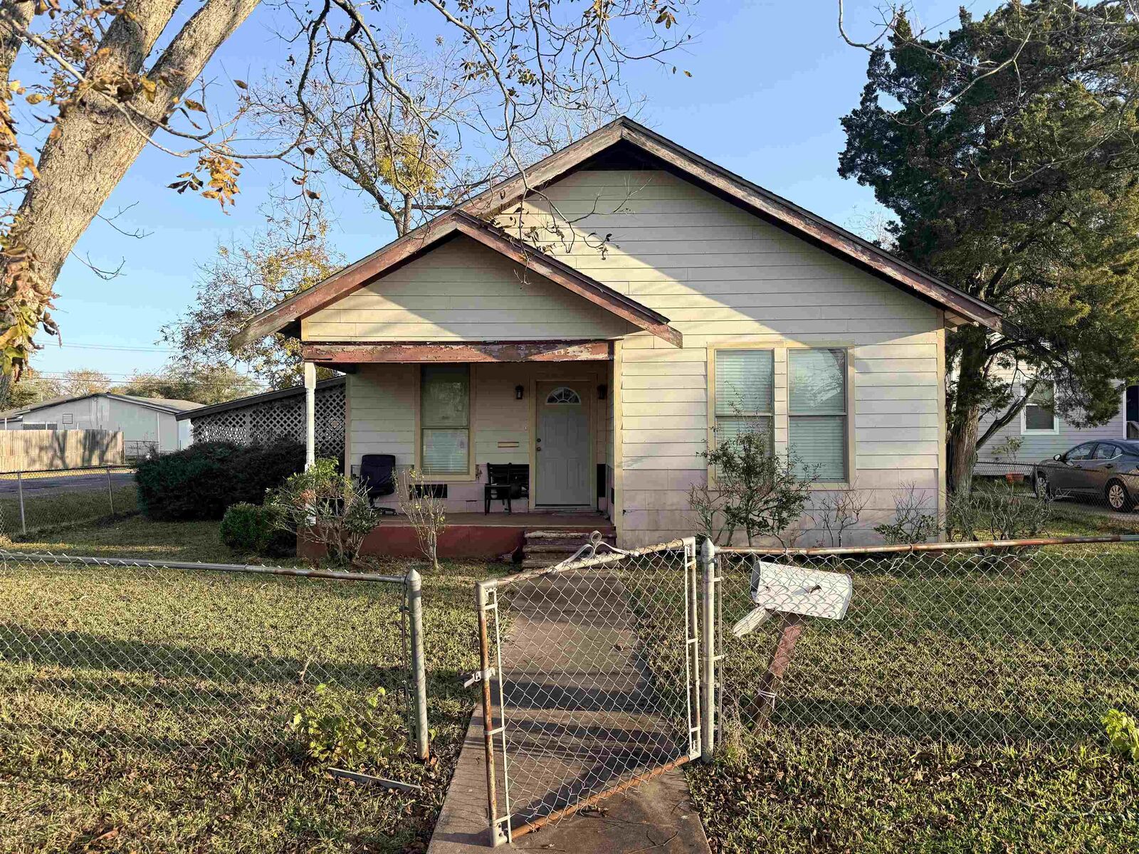 Property Photo:  2148 12th St  TX 77640 