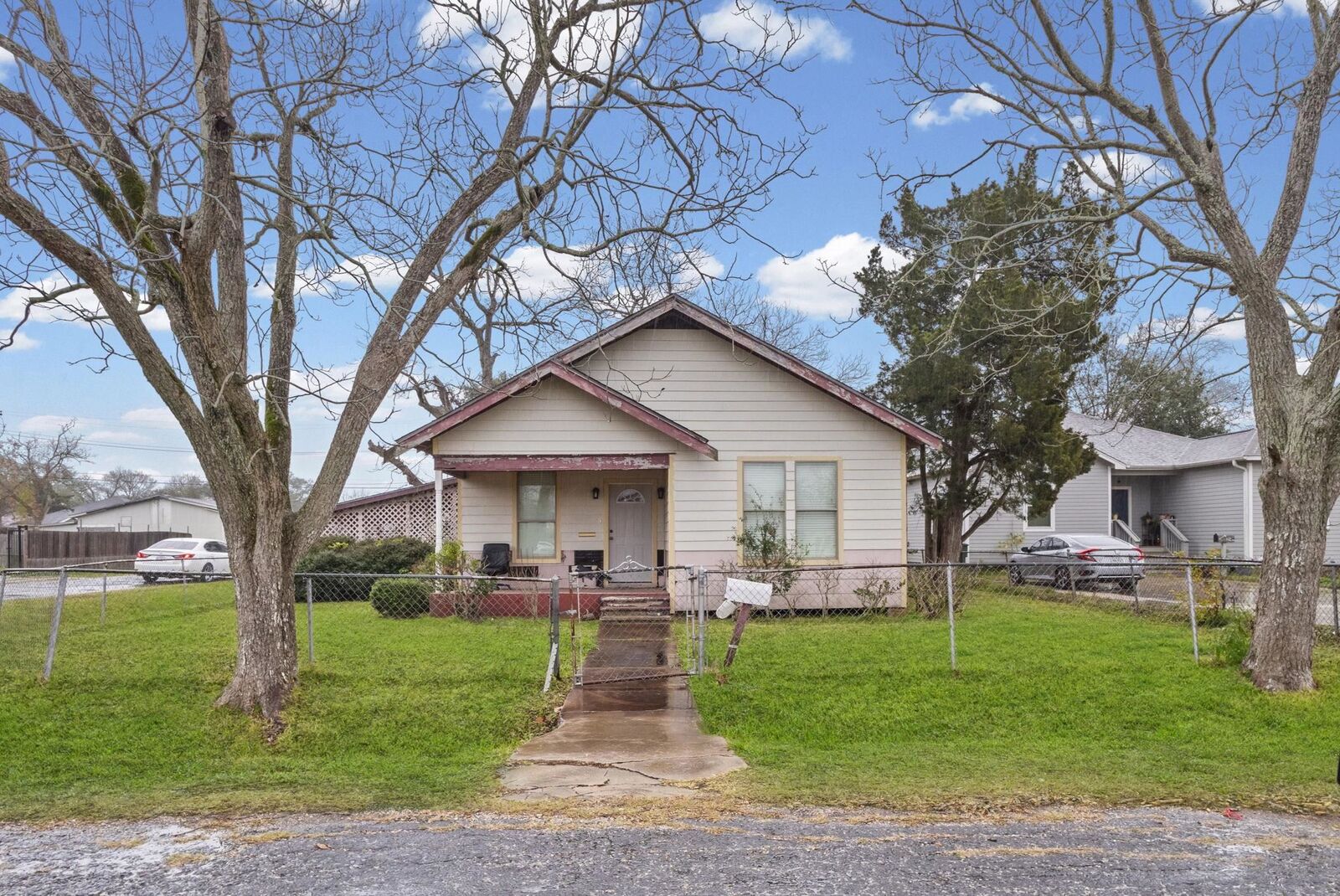 Property Photo:  2148 12th St  TX 77640 