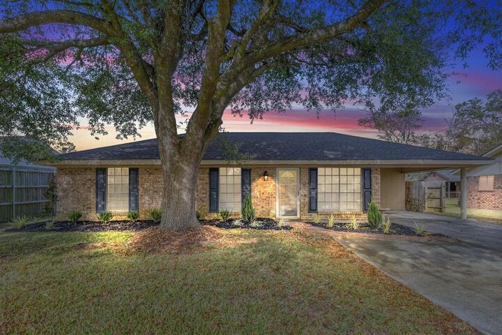 Property Photo: 2219 Roxton Street LA 70663