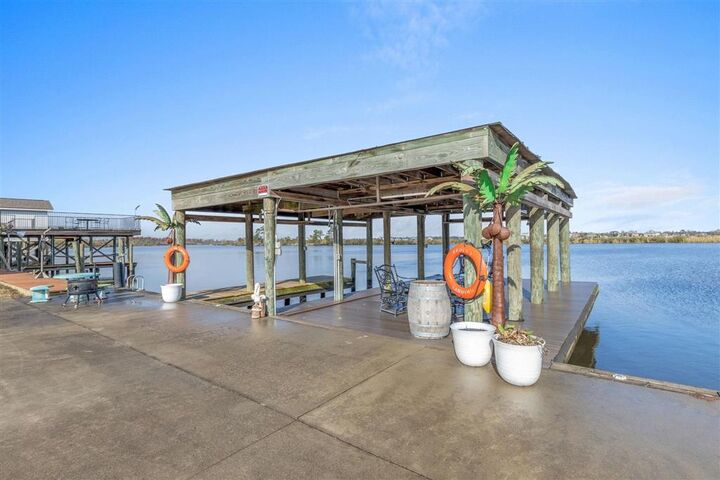 Property Photo: 504 River Road LA 70601