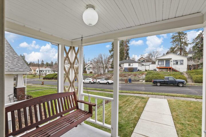 Property Photo:  2321 W Dalton Ave  WA 99205 