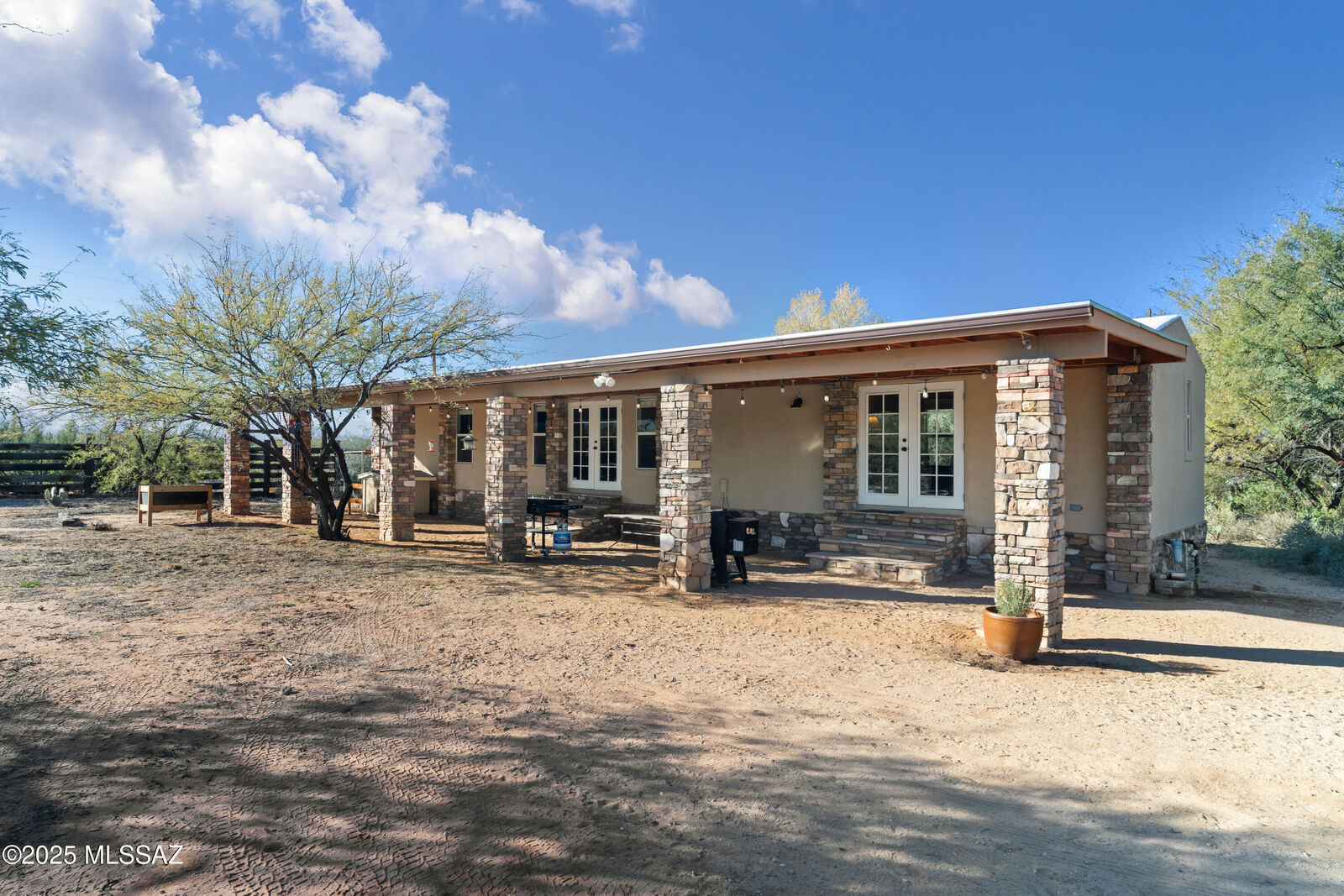 Property Photo:  16880 S Country Club Road  AZ 85629 