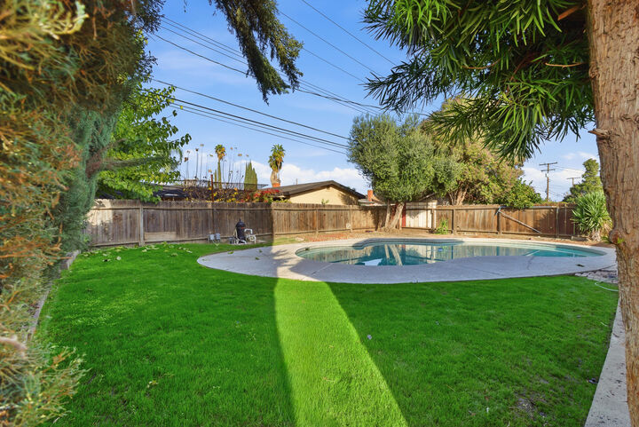 Property Photo:  524 E Cypress Avenue  CA 93292 