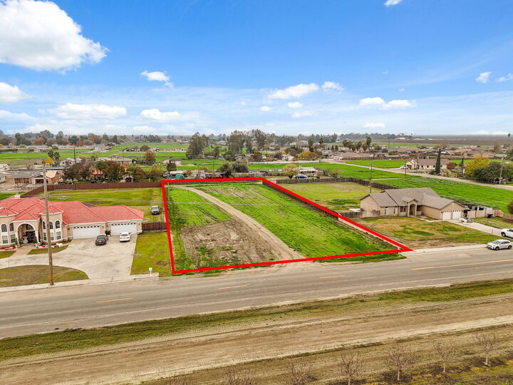 Property Photo:  2637 Orange Avenue  CA 93212 