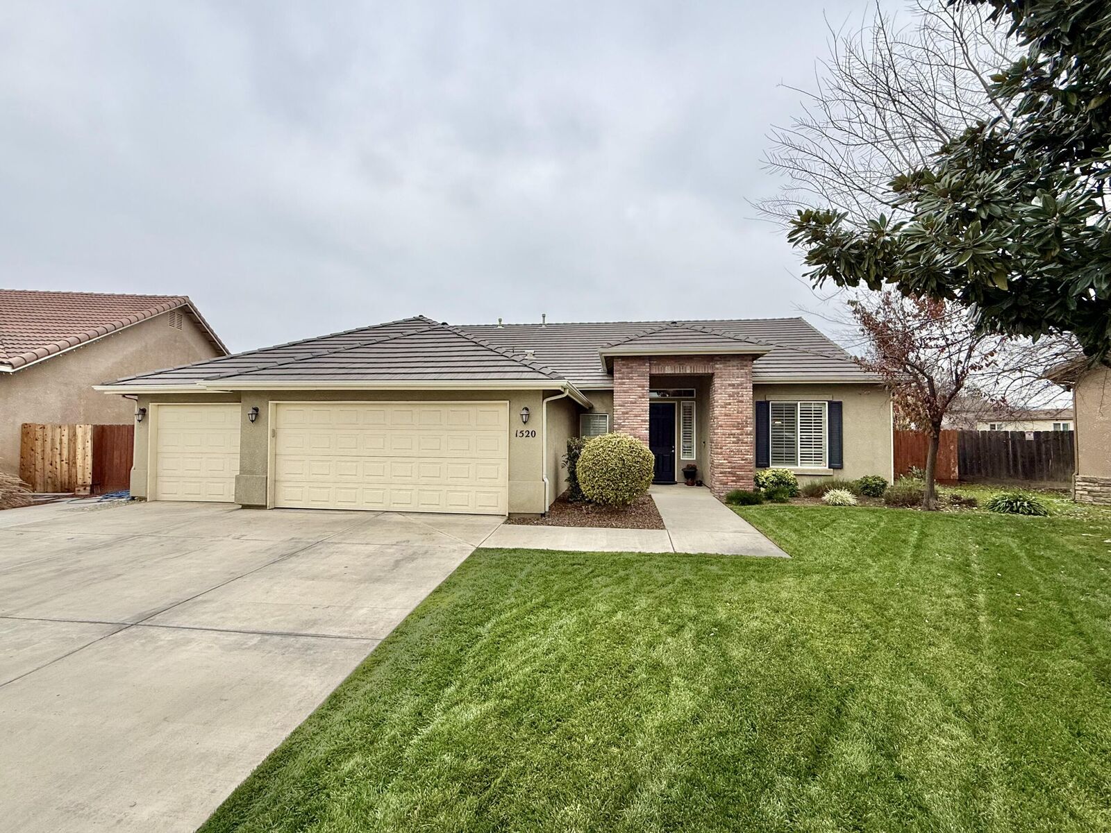 Property Photo:  1520 W San Lucia Avenue  CA 93257 