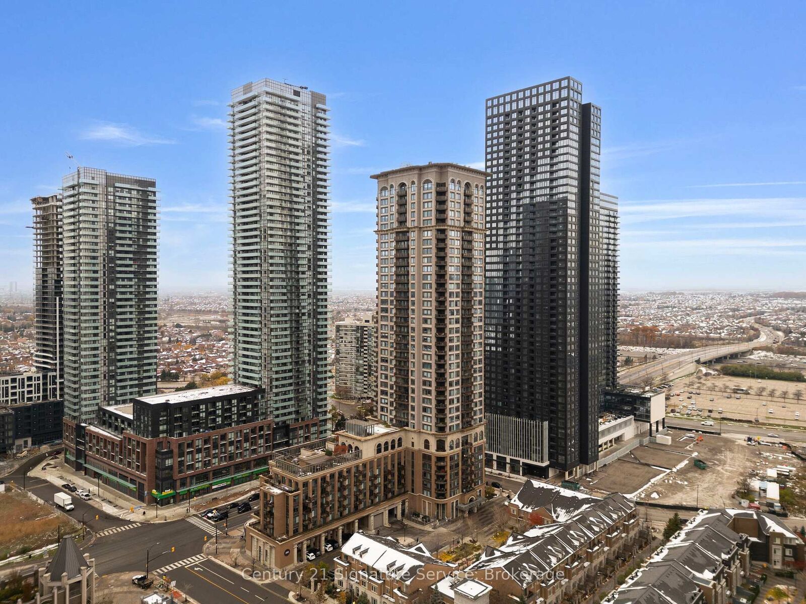 Property Photo:  385 Prince Of Wales Drive 2001  ON L5B 0C6 