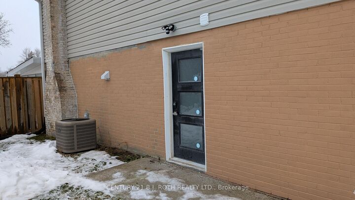 Property Photo:  20 Meadowland Avenue B  ON L4N 2Y4 