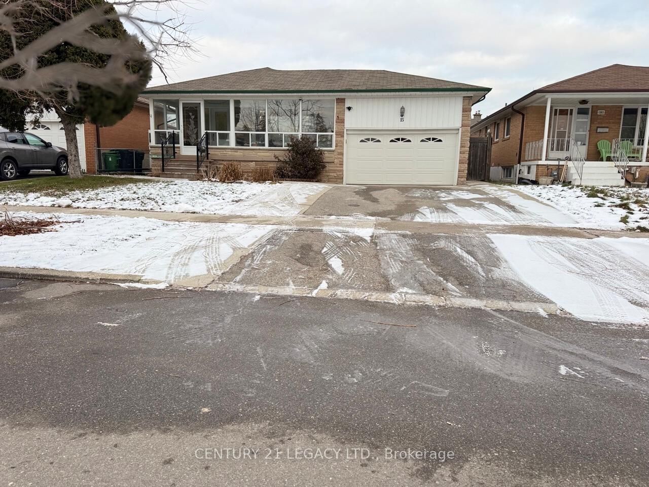 Property Photo:  15 Vange Crescent  ON M9V 3N6 