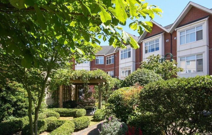 Property Photo:  60 Dallas Rd 36  BC V8V 1A2 