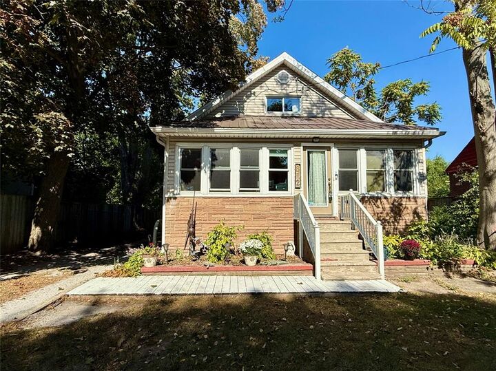 Property Photo:  812 London Road  ON N7T 4Y2 