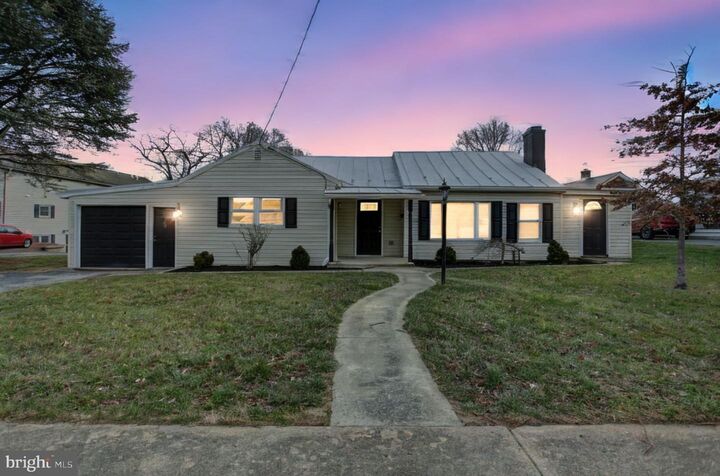 Property Photo:  1319 N West Street  PA 17013 