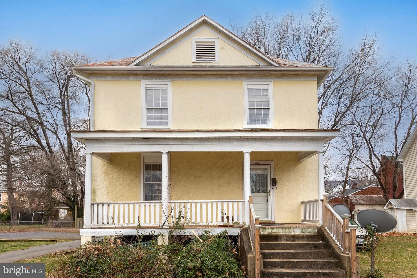 Property Photo: 209 E Stonewall Drive VA 22630