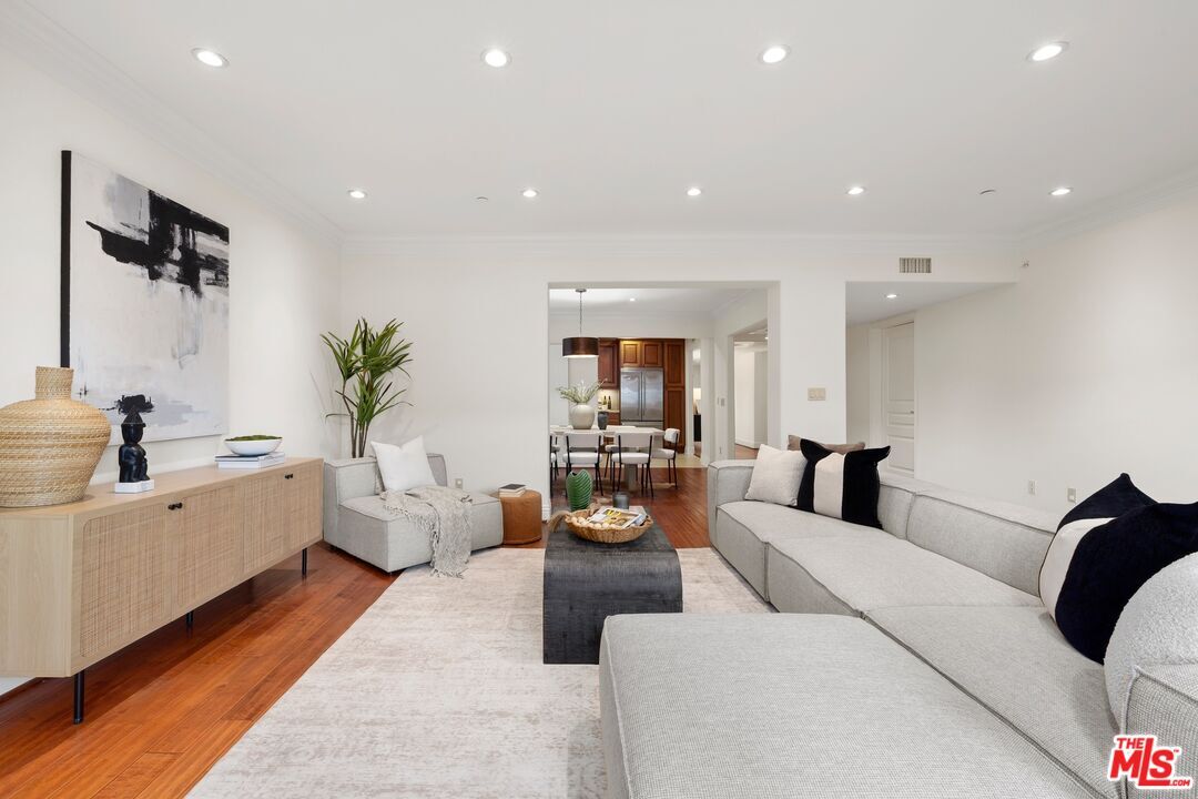 Property Photo: 11749 Goshen Ave CA 90049