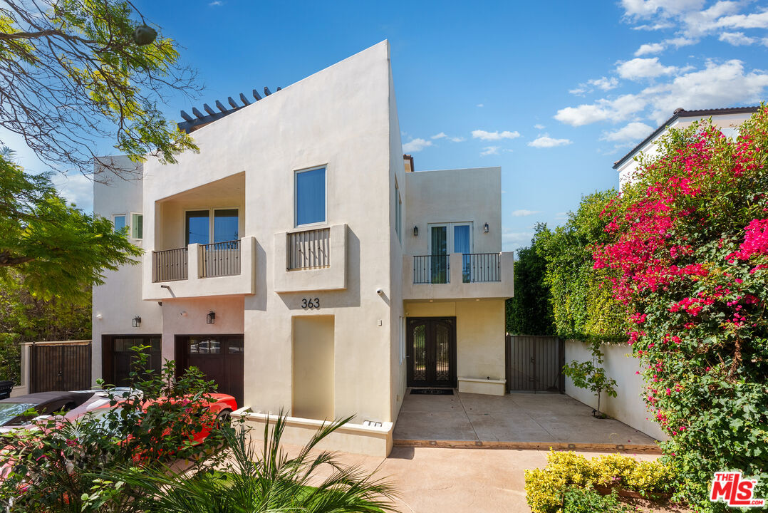 Property Photo:  363 S Saltair Ave  CA 90049 