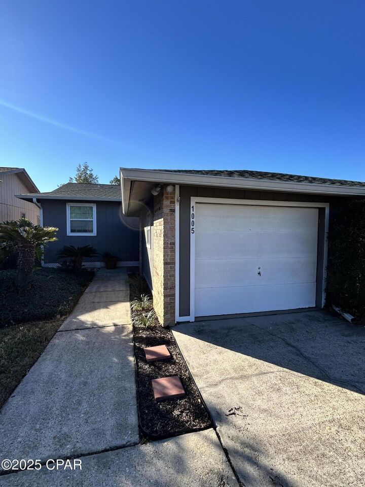 Property Photo:  1005 W 11th Court  FL 32401 