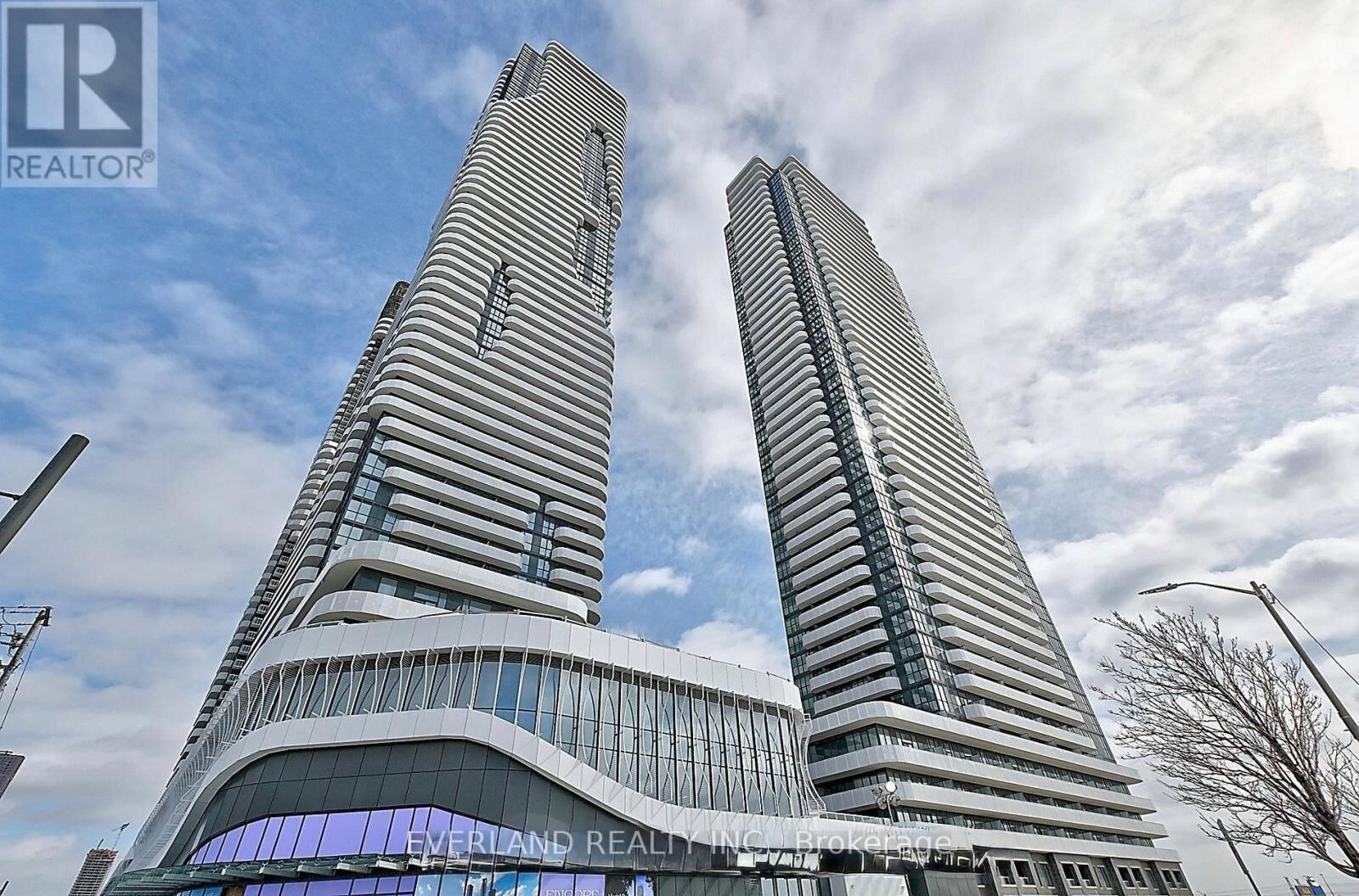 Property Photo:  8 Interchange Way 4610  ON L4K 0R2 