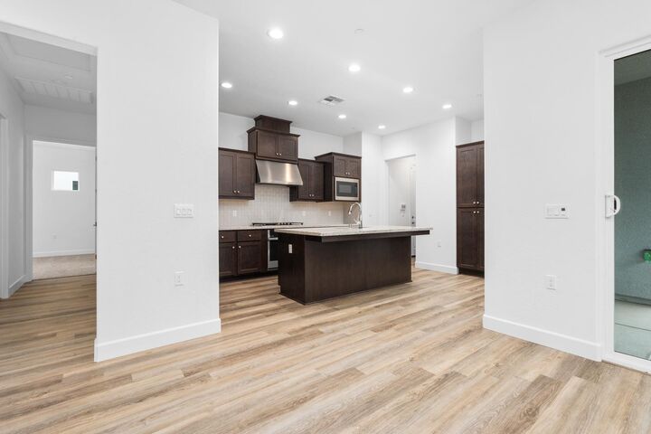 Property Photo:  331 Peters Lane S  CA 93636 