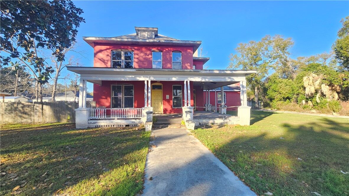 Property Photo: 1110 Elizabeth Street GA 31503