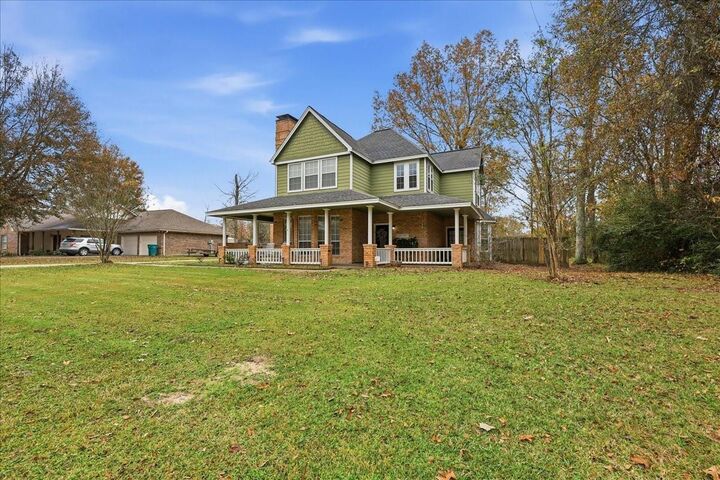 Property Photo:  805 Hickory Trail  TX 77632 