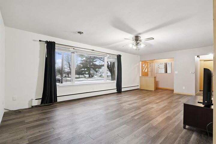 Property Photo:  402 S Washington Avenue  IA 50630 