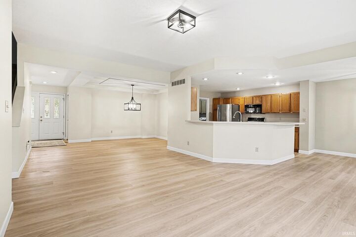 Property Photo:  1539 Stone Court  IN 46514 