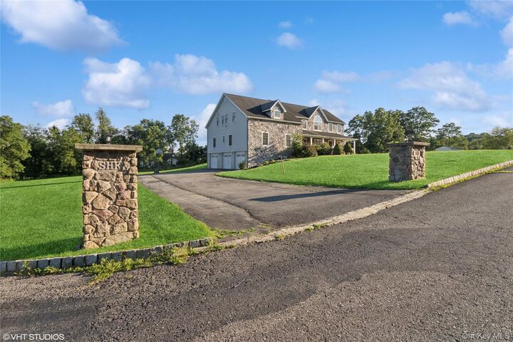 Property Photo:  10 Willys Court  NY 12575 