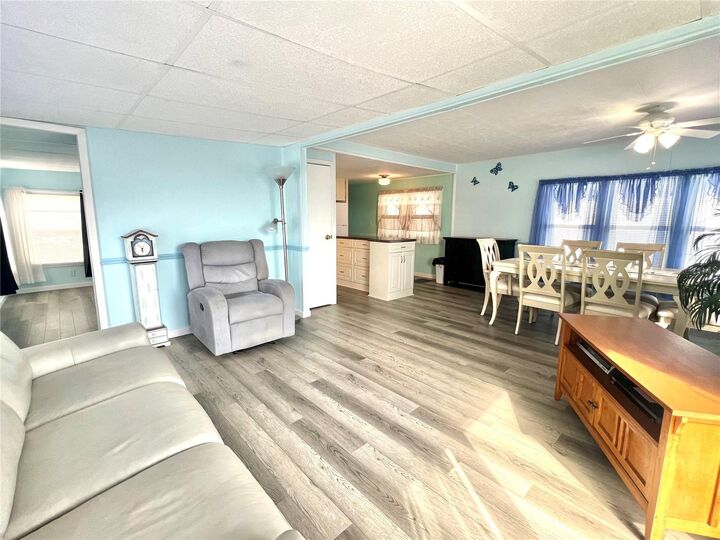 Property Photo:  528 Blackburn Boulevard  FL 34287 