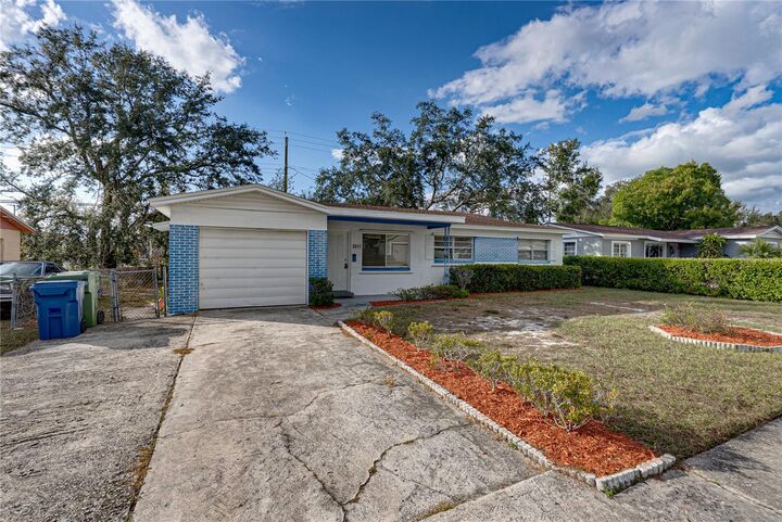 Property Photo:  2011 9th Street NE  FL 33881 
