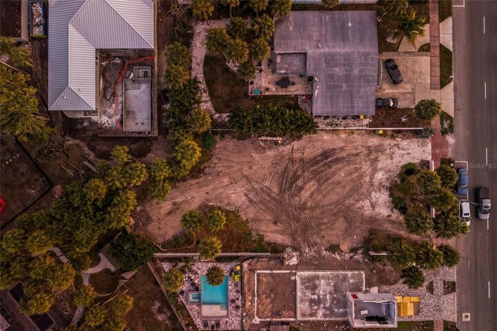 Property Photo: 130 N Blvd Of The Presidents FL 34236